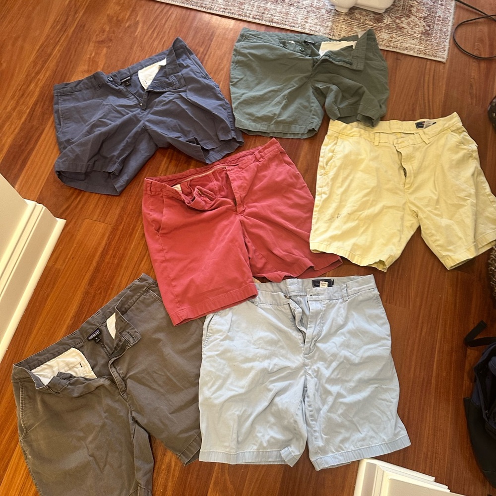 Patagonia, Vineyard Vine’s, Brooks Brothers Men’s Size 36 shorts- 6 of them!